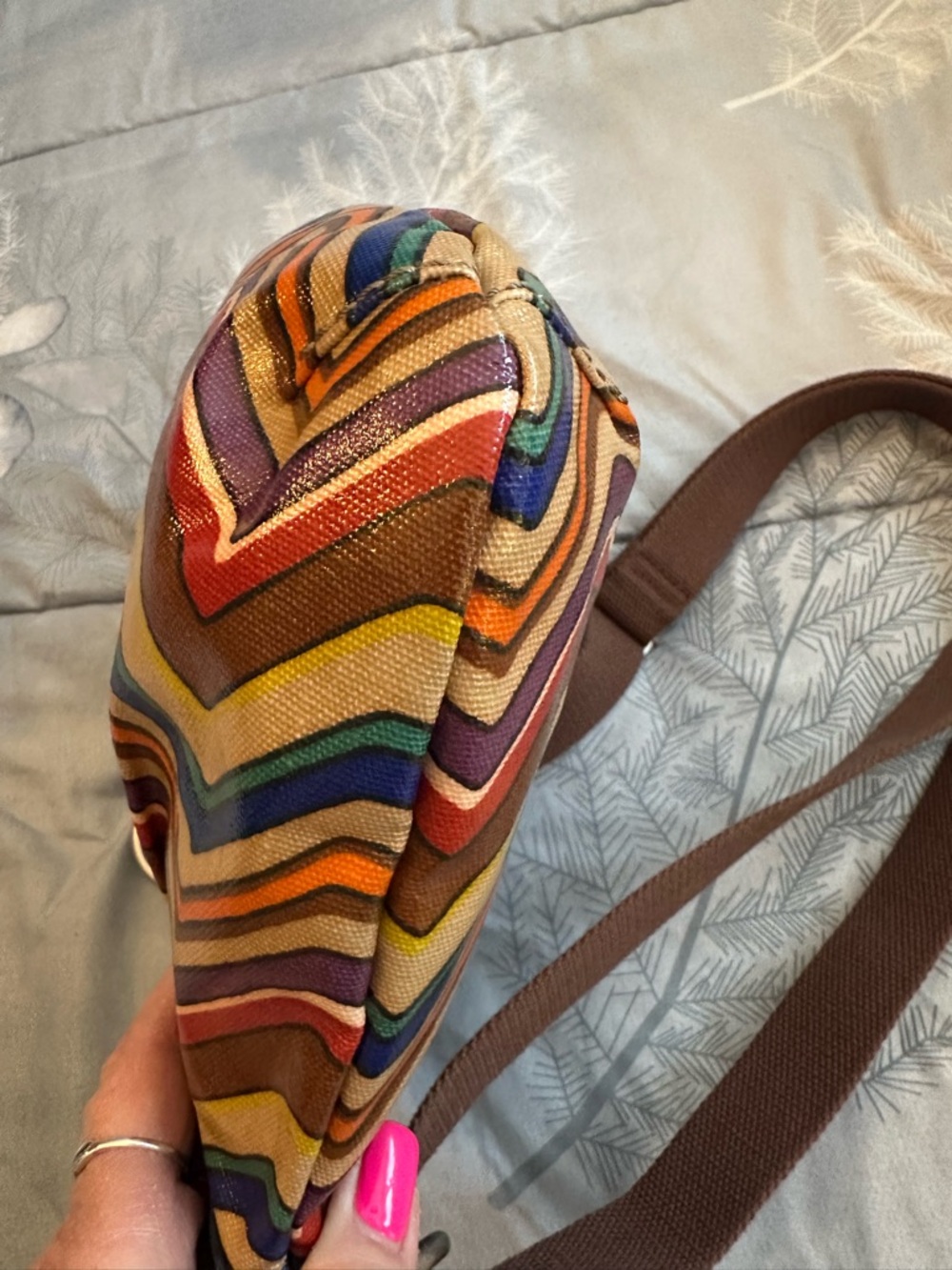 EUC Fossil Key-Per Multicolor Chevron Crossbody Bag - Picture 9 of 14